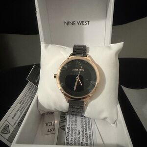 Montre Nine West Vintage Années 90 - Cadran Bleu, Boîtier Argenté, Pile Neuve